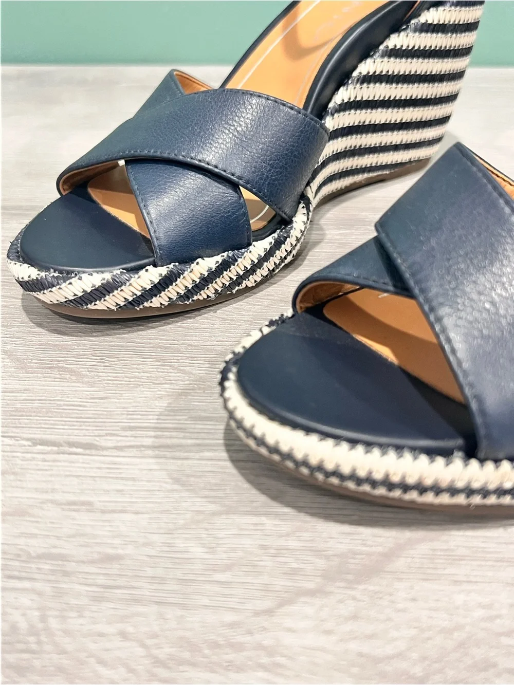 Vionic Navy Striped Wedge Sandals Women’s Size 5
